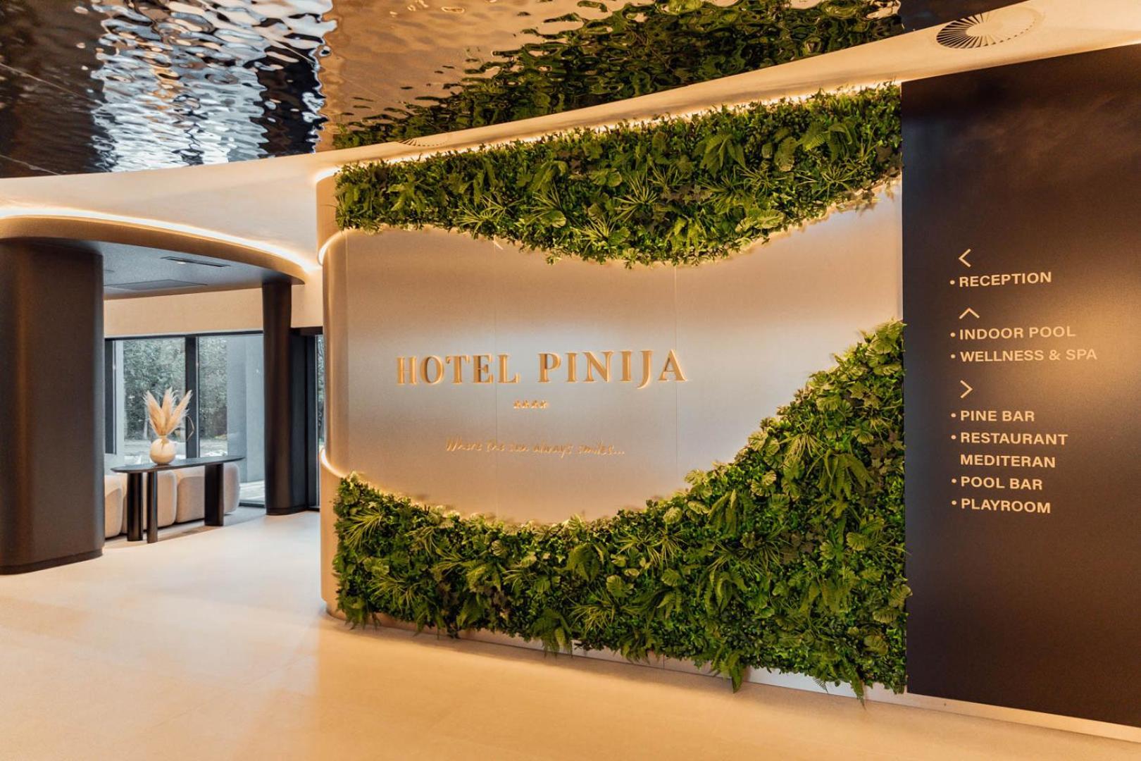 Hotel Pinija Петркане Екстериор снимка